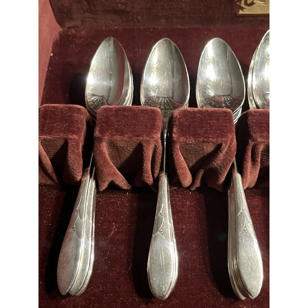 Vintage 50pc Oneida Community Silverplate Flatware Set - Coronation 1936 - Case